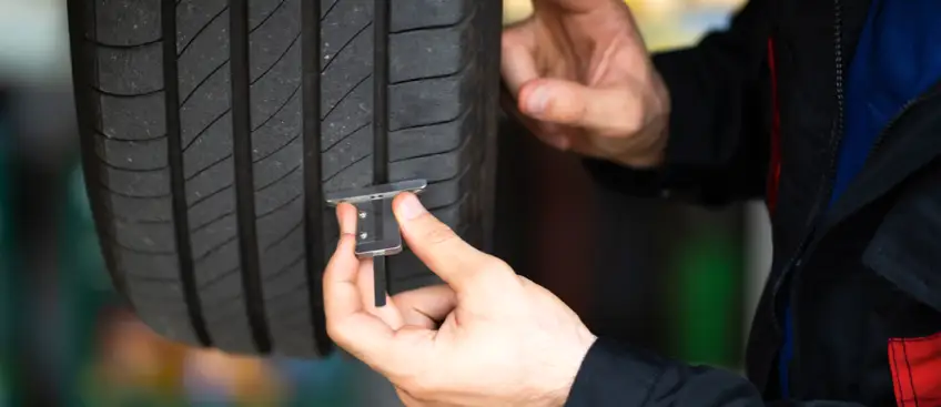 Radyal, bir arabanın motor arabanın ortasında olacak şekilde tasarlandığı anlamına gelir.